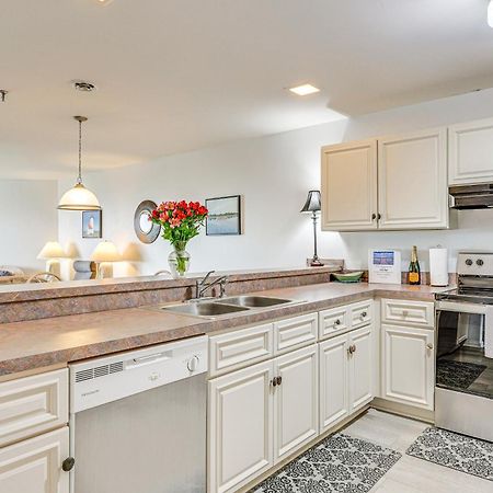 Oak Island Beachfront Condo With Community Pool Eksteriør billede