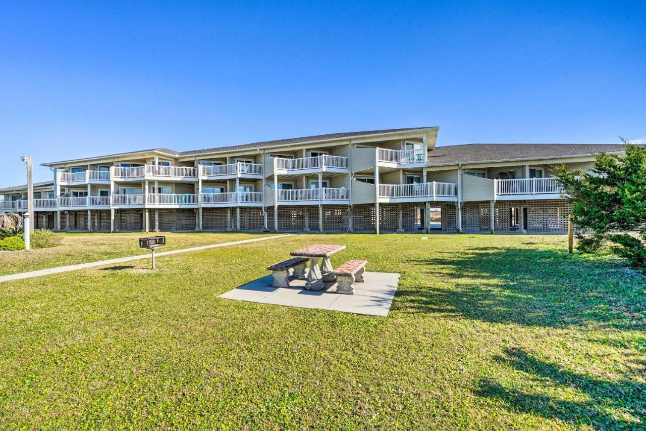 Oak Island Beachfront Condo With Community Pool Eksteriør billede