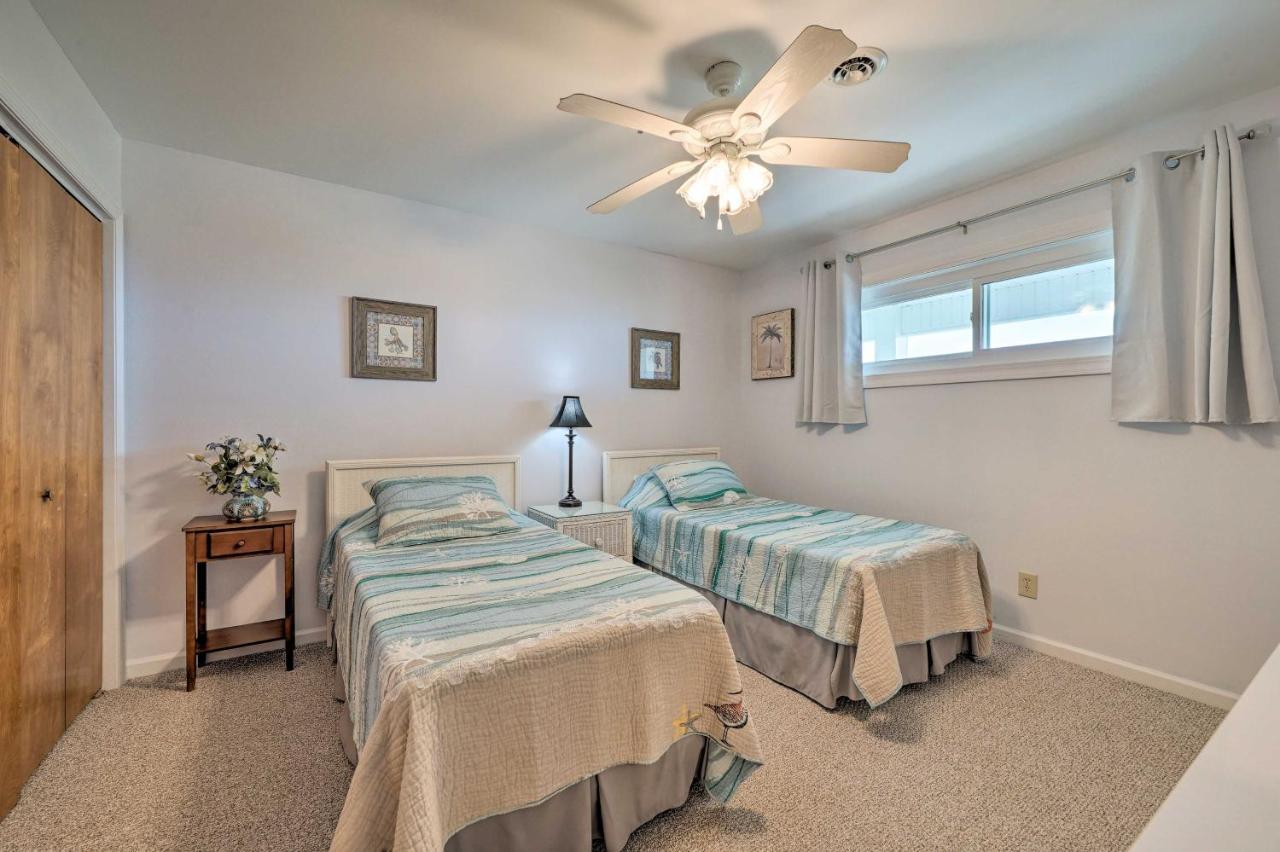 Oak Island Beachfront Condo With Community Pool Eksteriør billede