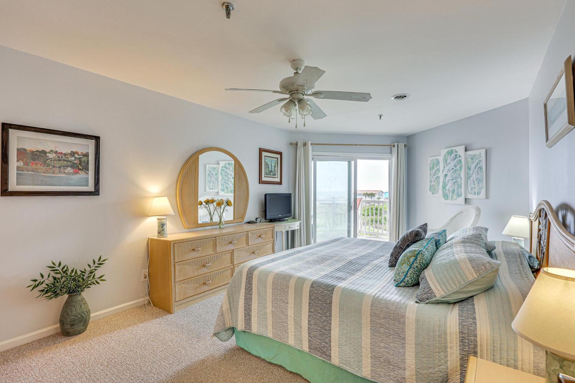 Oak Island Beachfront Condo With Community Pool Eksteriør billede