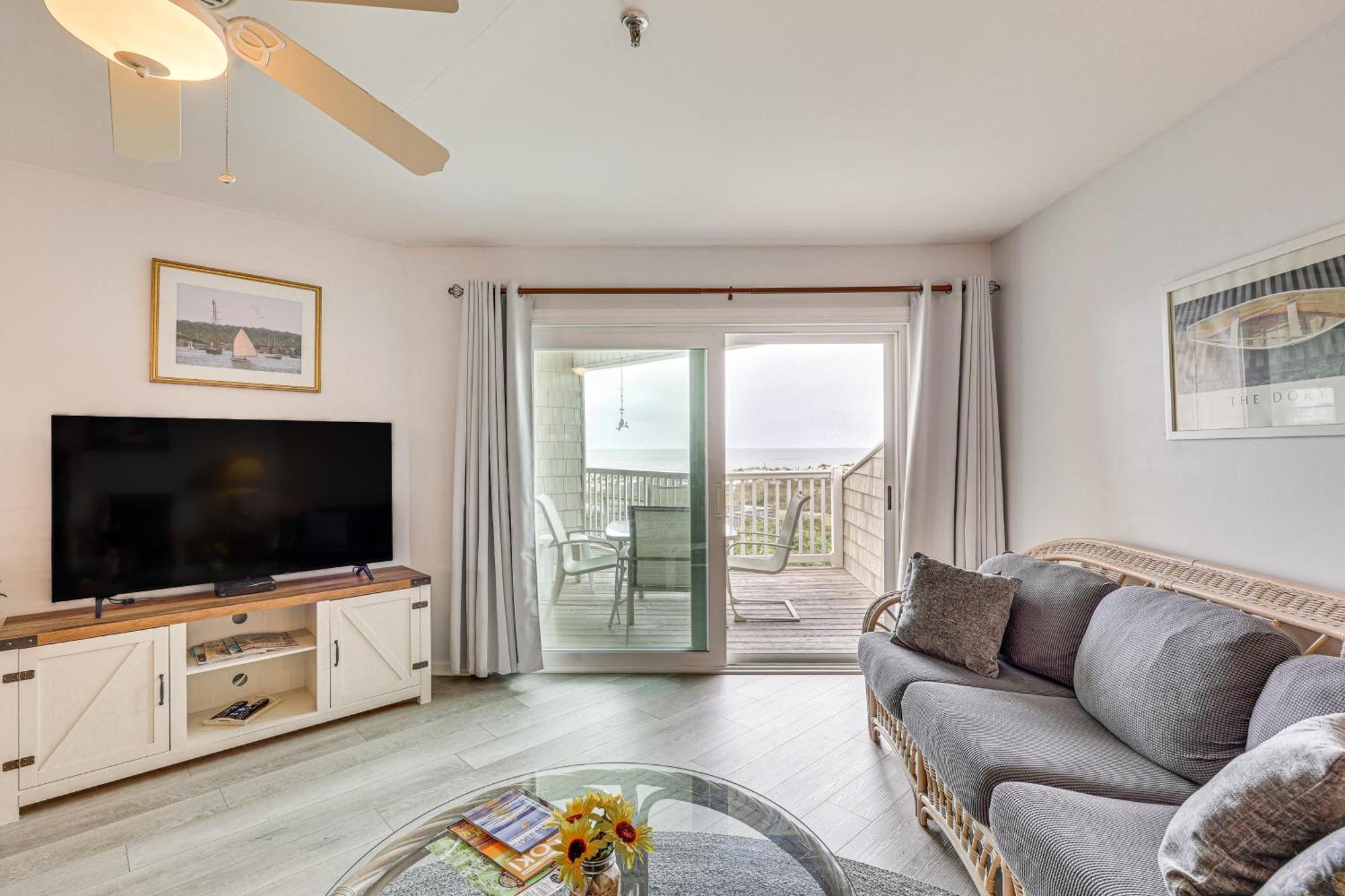 Oak Island Beachfront Condo With Community Pool Eksteriør billede
