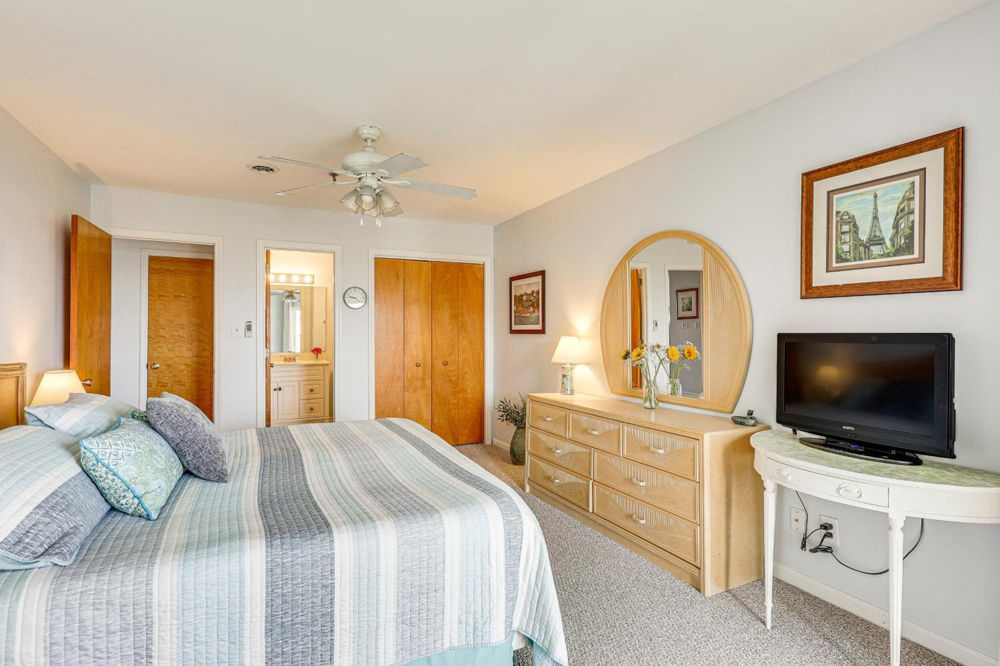 Oak Island Beachfront Condo With Community Pool Eksteriør billede